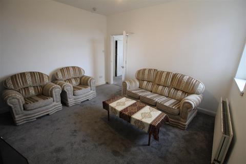 3 bedroom flat to rent, Tantobie Road, Newcastle Upon Tyne NE15