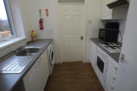 3 bedroom flat to rent, Tantobie Road, Newcastle Upon Tyne NE15