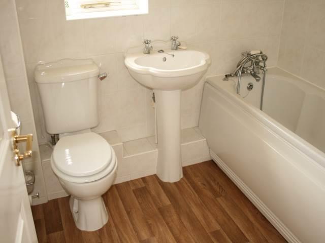 Bathroom (16).JPG
