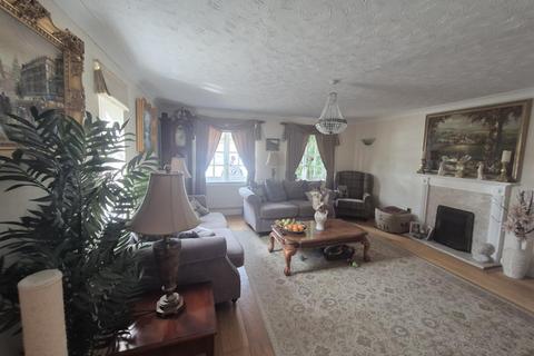 undefined, Warren Close, Aylesbury HP17