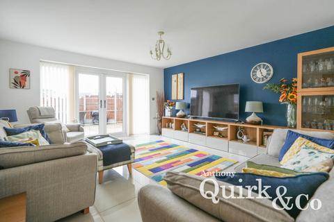 3 bedroom detached house for sale, Waarden Road, Canvey Island, SS8