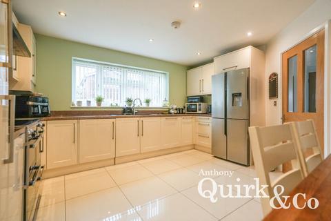 3 bedroom detached house for sale, Waarden Road, Canvey Island, SS8