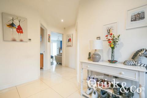 3 bedroom detached house for sale, Waarden Road, Canvey Island, SS8