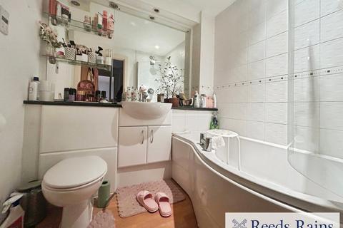 2 bedroom apartment for sale, Elmira Way, Greater Manchester M5