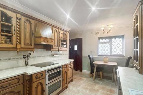2 bedroom end of terrace house for sale, Murchison Avenue, Bexley, Kent, DA5