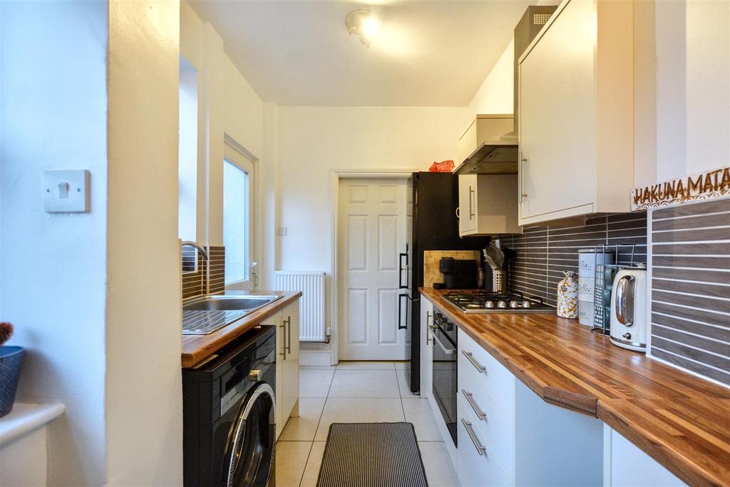Kitchen 2.jpeg