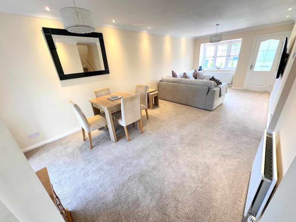Lounge/dining