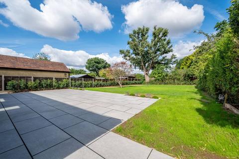 4 bedroom bungalow to rent, Heath Rise, Ripley, Woking, GU23