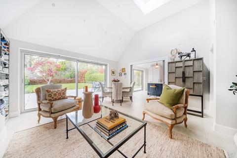 4 bedroom bungalow to rent, Heath Rise, Ripley, Woking, GU23