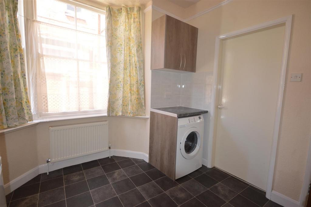 Kitchen 1.jpg