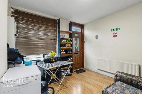 4 bedroom terraced house for sale, Winsdon Road, Luton