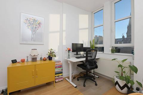 2 bedroom flat for sale, 3f2, 36 Lochrin Buildings, Tollcross, Edinburgh, EH3 9ND