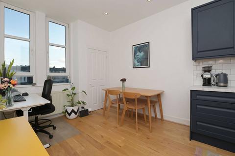 2 bedroom flat for sale, 3f2, 36 Lochrin Buildings, Tollcross, Edinburgh, EH3 9ND
