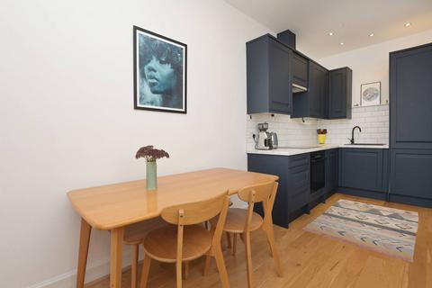 2 bedroom flat for sale, 3f2, 36 Lochrin Buildings, Tollcross, Edinburgh, EH3 9ND