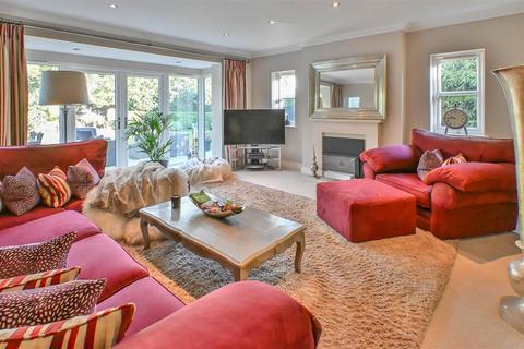5 bedroom detached house for sale, Crescent Drive, Shenfield, Brentwood