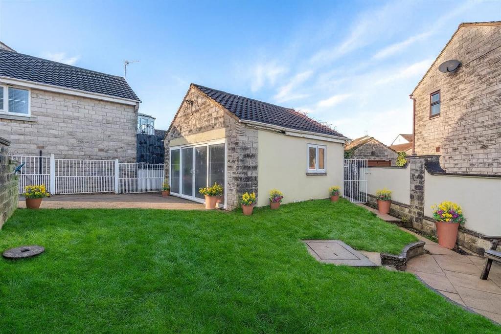 52 Lyndon Road garden