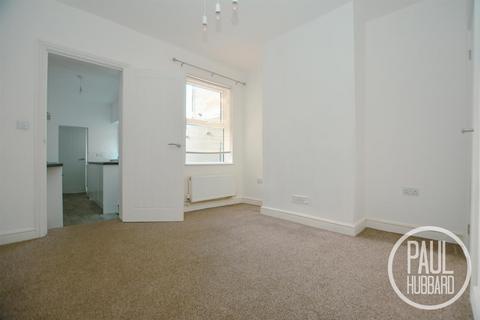 2 bedroom terraced house to rent, Stanley Street, Lowestoft, NR32