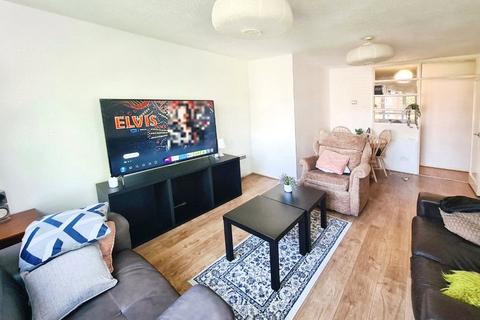 2 bedroom flat to rent, Candlemas Place, Southampton SO17