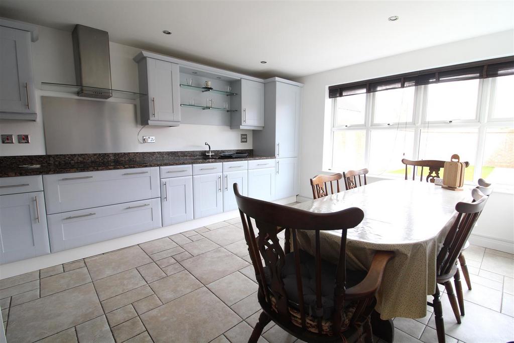KITCHEN &amp; DINER