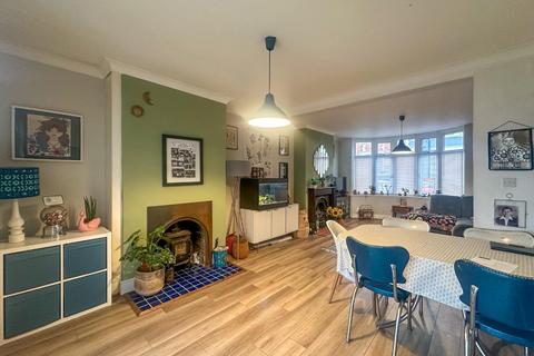 3 bedroom terraced house for sale, Balmoral Road, Queens Park, Northampton NN3