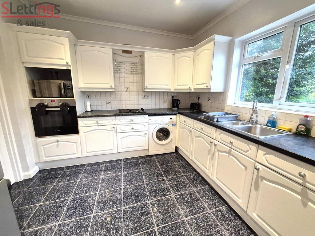 4-bedroom semi-detacherd house in Hendon