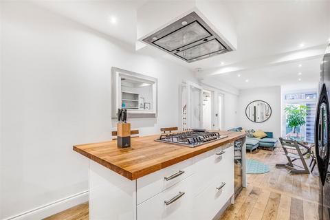 4 bedroom flat for sale, Putney Bridge Road, London