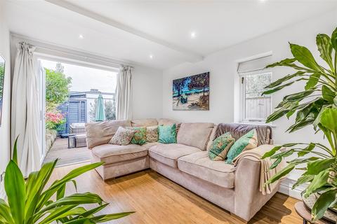 4 bedroom flat for sale, Putney Bridge Road, London