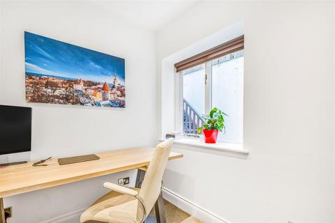 4 bedroom flat for sale, Putney Bridge Road, London