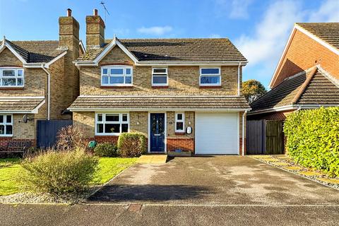 4 bedroom detached house for sale, May Close, Littlehampton BN17
