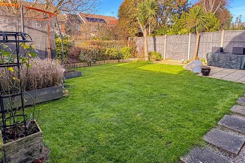 4 bedroom detached house for sale, May Close, Littlehampton BN17