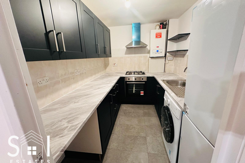 2 bedroom maisonette to rent, Sutton Hall Road, Hounslow, TW5 0PX