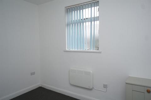 2 bedroom flat to rent, Southey  Green Road, Sheffield , S5 8GW