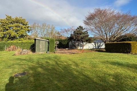 4 bedroom bungalow to rent, Cannon Way, Fetcham