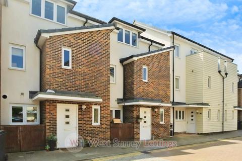 3 bedroom townhouse to rent, Pyle Close