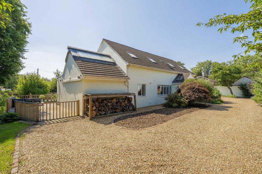 Detached house exterior, driveway