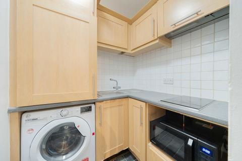 1 bedroom flat for sale, Kensington Gardens Square, London W2
