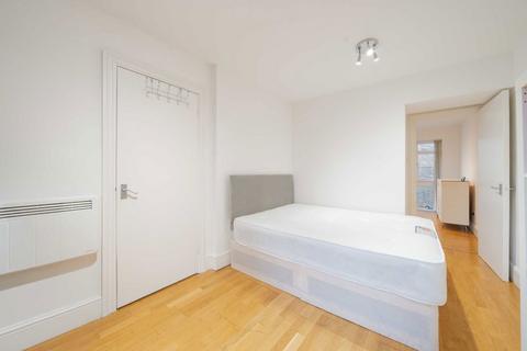1 bedroom flat for sale, Kensington Gardens Square, London W2
