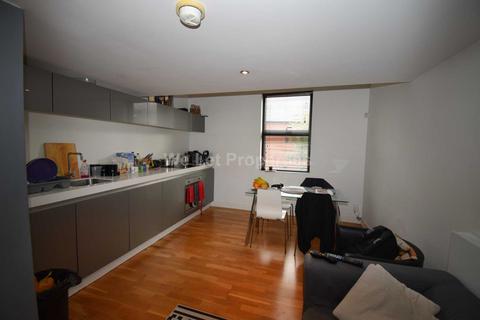 2 bedroom house to rent, Ash Street, Salford M6
