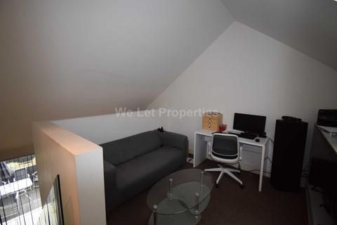 2 bedroom house to rent, Ash Street, Salford M6