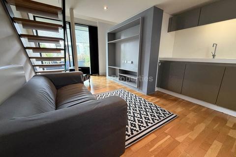 2 bedroom house to rent, Ash Street, Salford M6