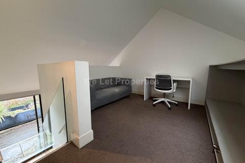 2 bedroom house to rent, Ash Street, Salford M6