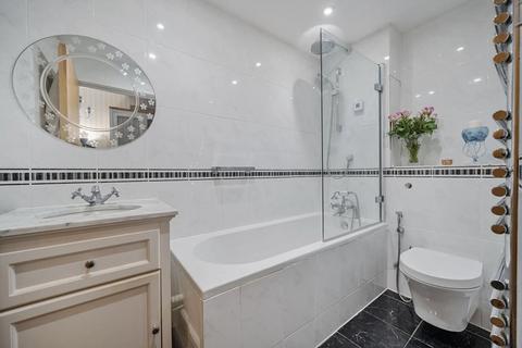 2 bedroom flat for sale, Monroe House, Lorne Close, Regents Park, NW8