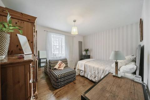 2 bedroom flat for sale, Monroe House, Lorne Close, Regents Park, NW8