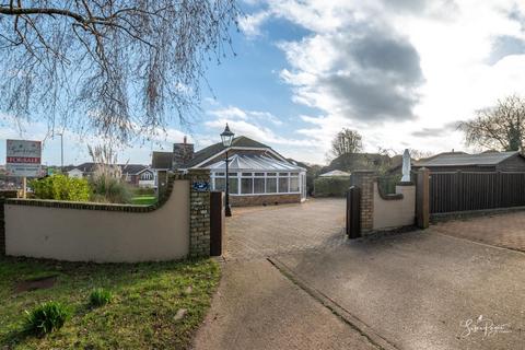 3 bedroom detached bungalow for sale, Quarr Hill, Ryde