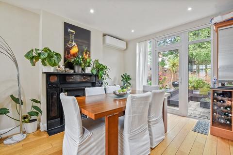 4 bedroom detached house to rent, Dollis Hill Avenue, London, NW2