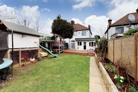 4 bedroom semi-detached house to rent, Great North Way, Hendon NW4
