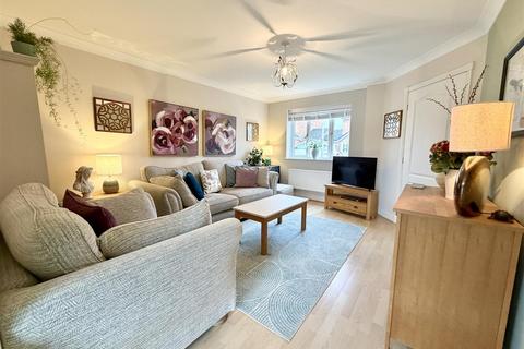 3 bedroom semi-detached house for sale, Town Close View, Kippax