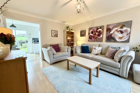 3 bedroom semi-detached house for sale, Town Close View, Kippax