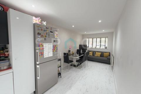 3 bedroom semi-detached house for sale, 3 bedroom town house in Magnolia Gardens HA8