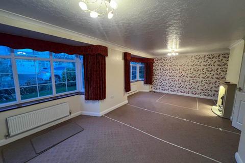 3 bedroom bungalow to rent, York Drive , Upper Batley, West Yorkshire